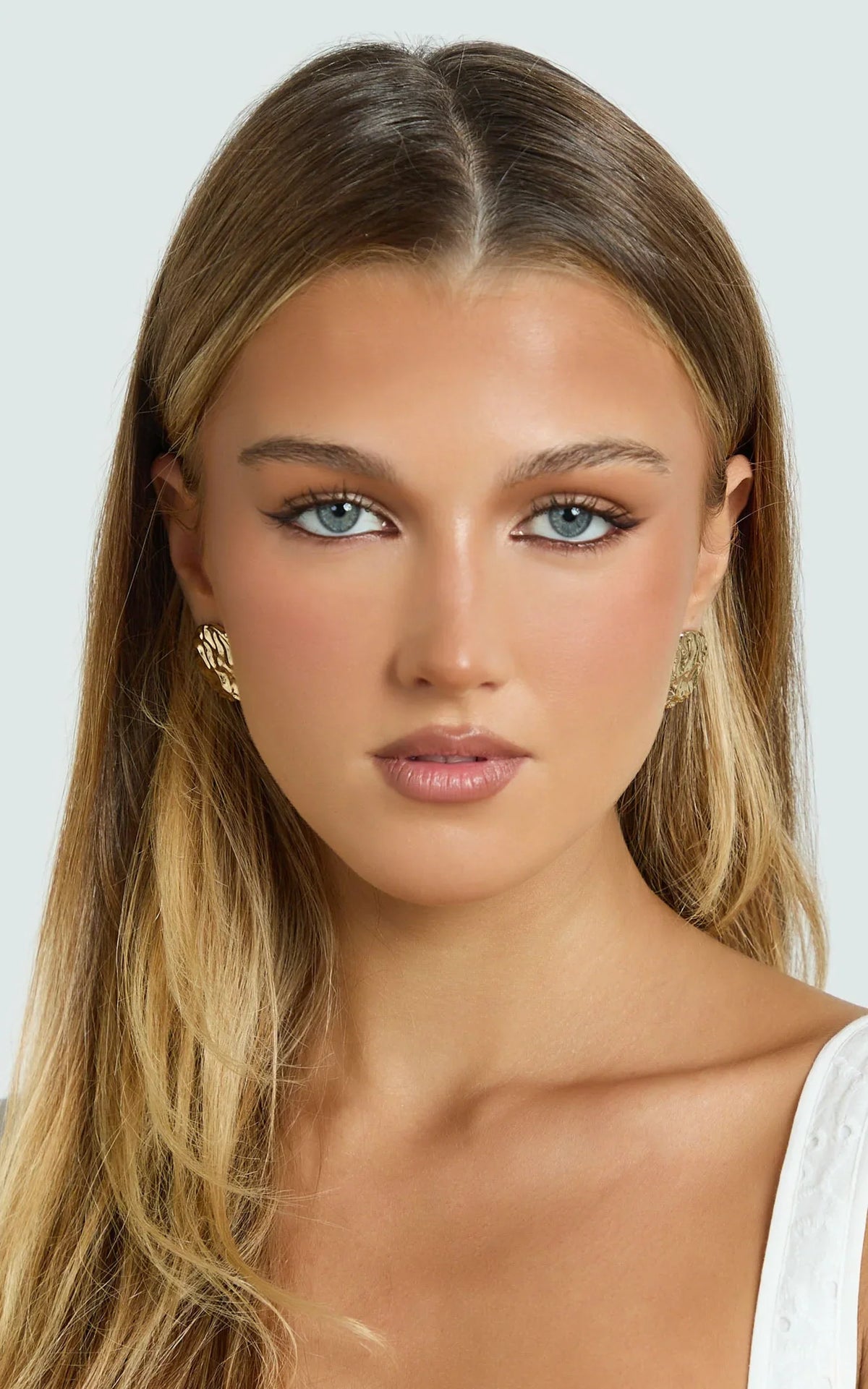 Anastasia Circle Textured Earrings in Gold
