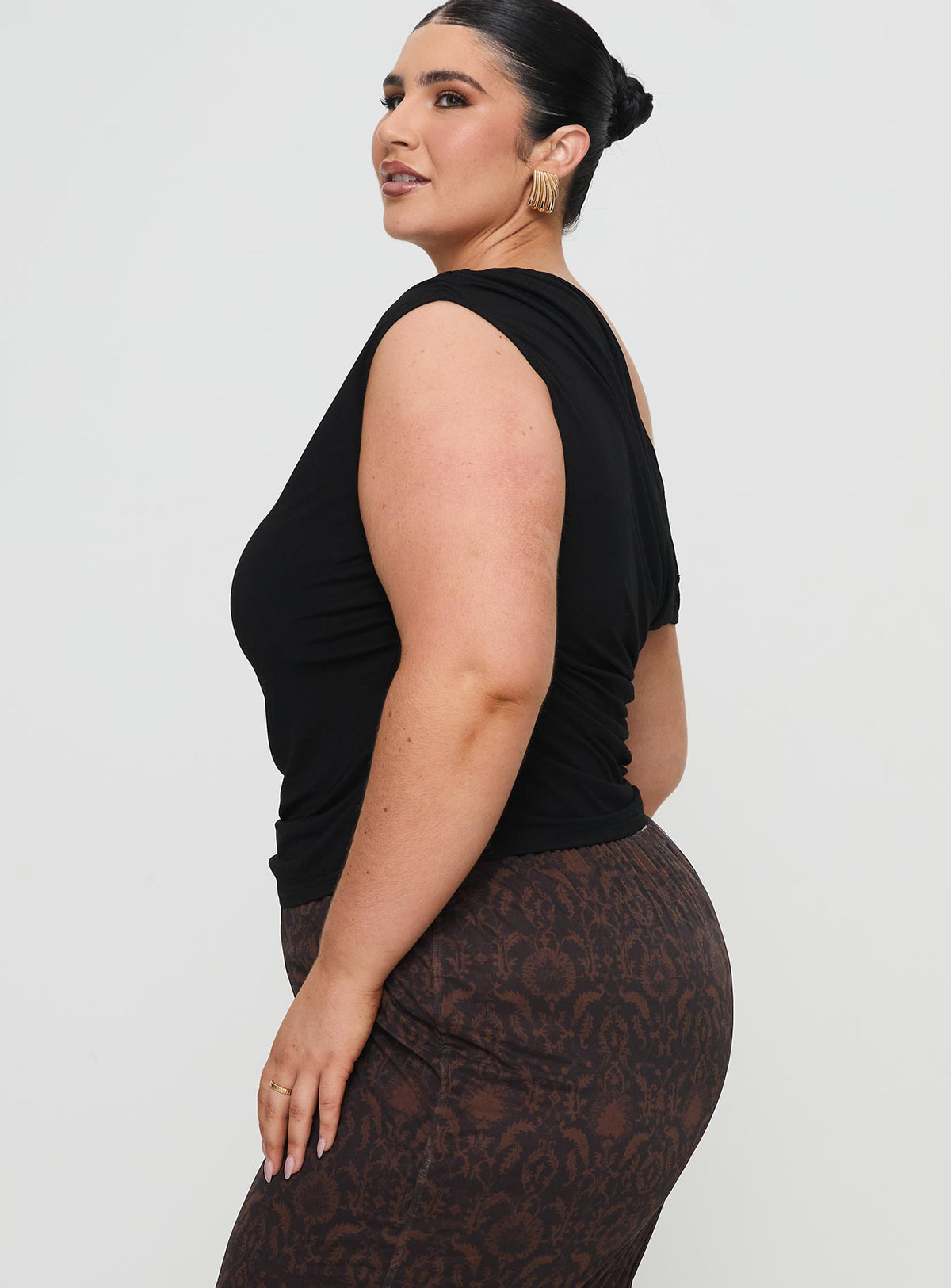 Beller Top Black Curve