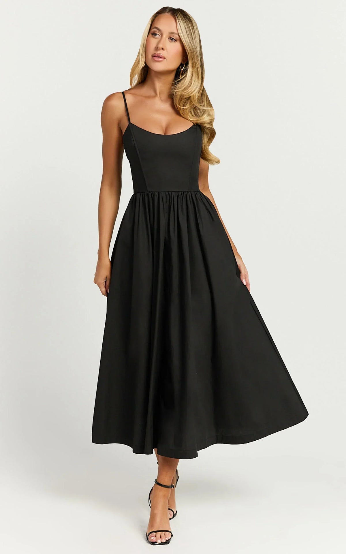 Braelyn Midi Dress - Scoop Neck Flare Dress in Black