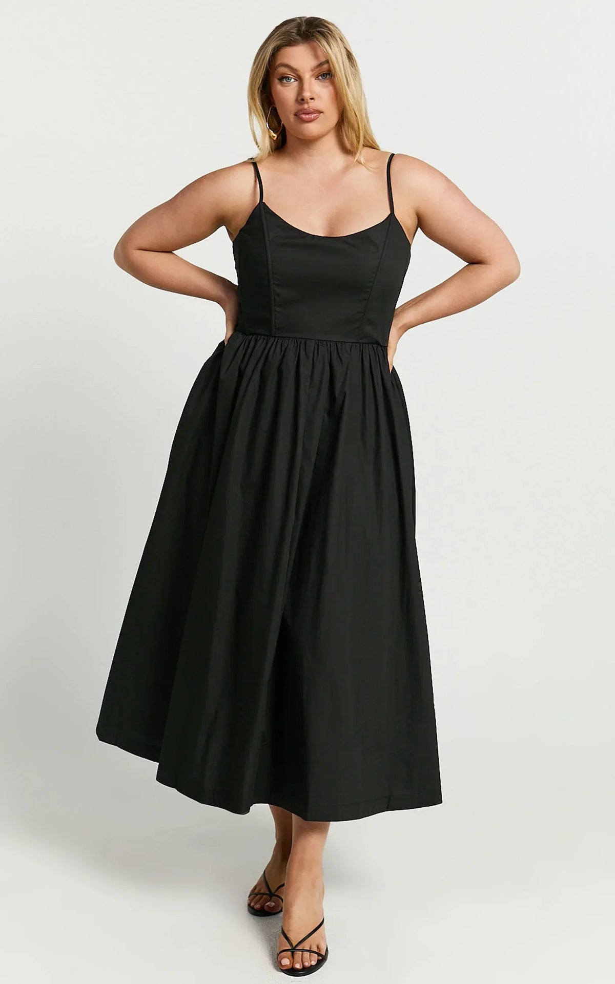 Braelyn Midi Dress - Scoop Neck Flare Dress in Black