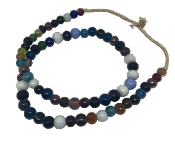 Glass bead strand