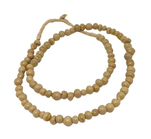 Glass bead strand